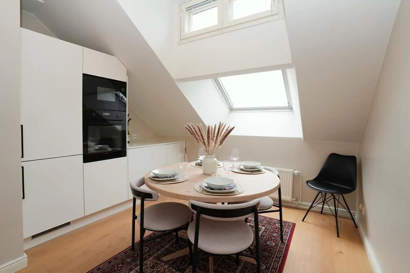הלסינקי Bright & Modern Scandinavian Attic Suite In City Center